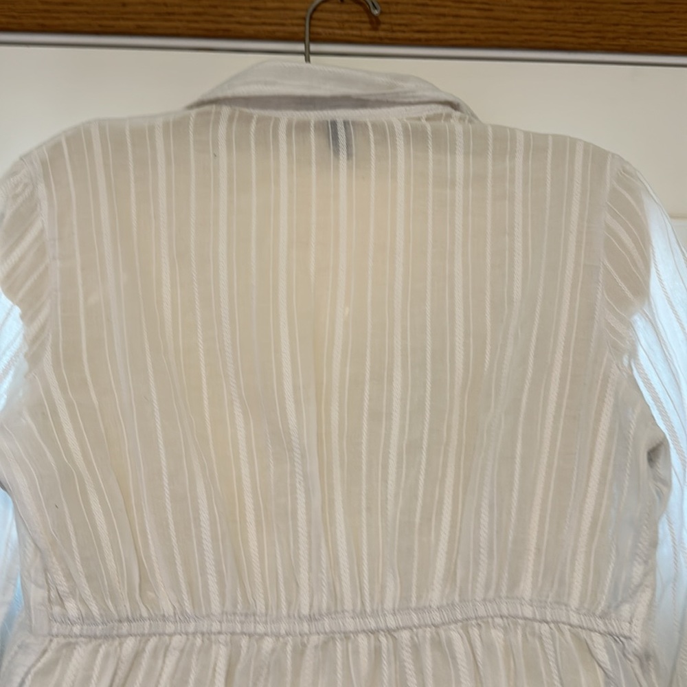 White button down shirt - Picture 6 of 12